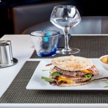 Le quesne burger double/ frites maison