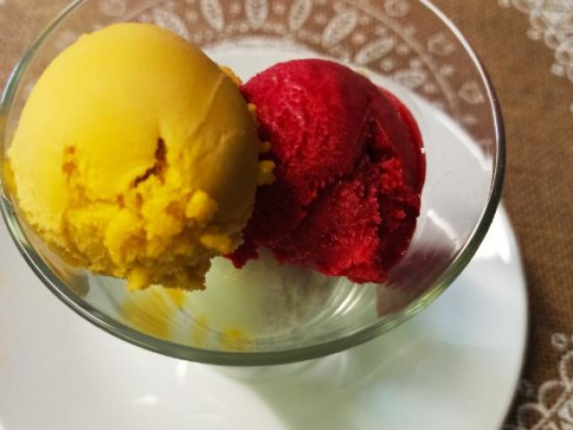 3 boules de glaces et sorbets