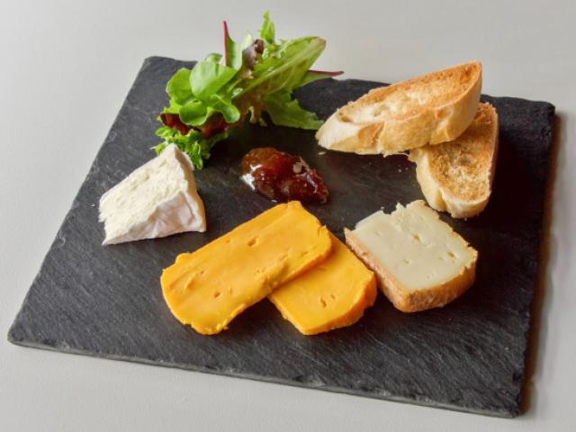 Assortiment de fromages affinés de Wierre-Effroy au lait cru-excellents